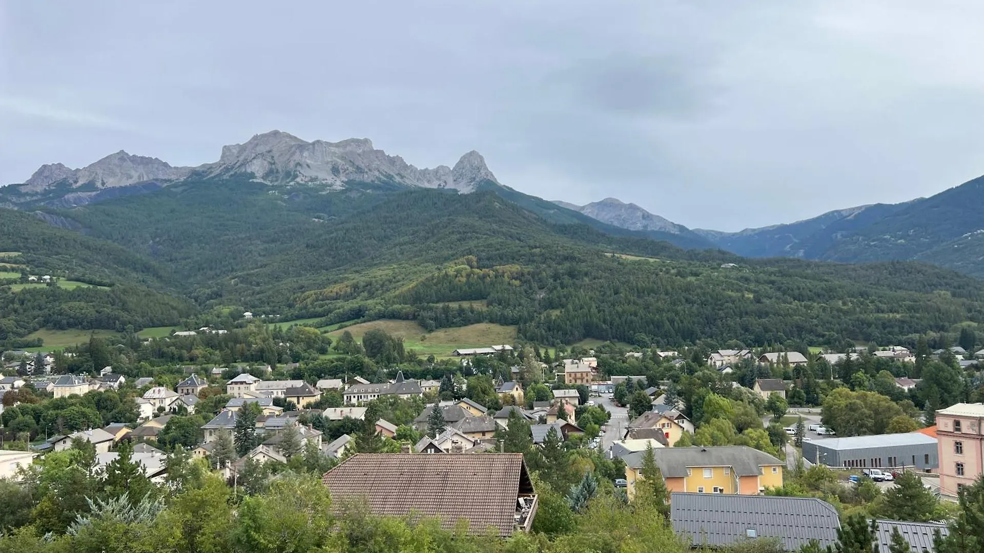Terrasse Adroit T2 Barcelonnette - Wi-Fi Gratuit - 7 Couchages Apartment France