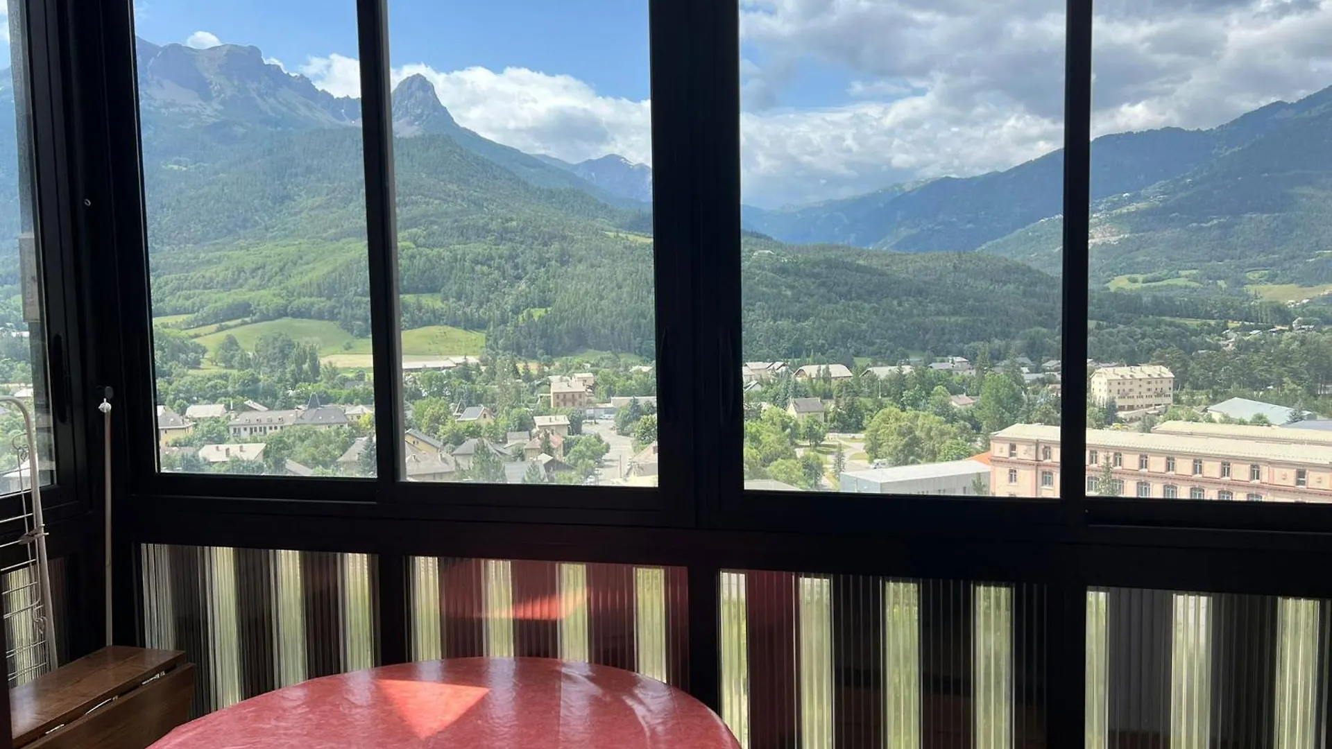 Terrasse Adroit T2 Barcelonnette - Wi-Fi Gratuit - 7 Couchages Apartment France